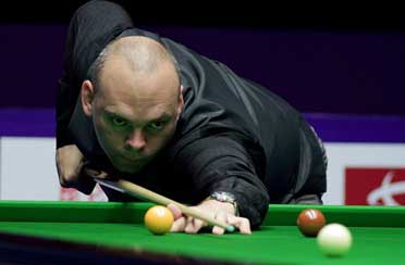 stuart bingham watch the pro players for their actions and learn.